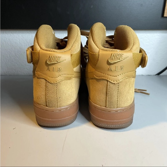 Nike - Picture 5 of 7